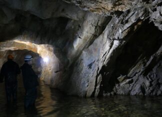 Eksploracja sztolni w Leśnej – tropem Dolnośląskich tajemnic! (GALERIA) korytarze-sztolni-w-Leśnej