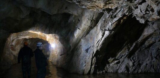 Eksploracja sztolni w Leśnej – tropem Dolnośląskich tajemnic! (GALERIA) korytarze-sztolni-w-Leśnej