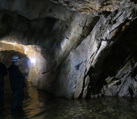 Eksploracja sztolni w Leśnej – tropem Dolnośląskich tajemnic! (GALERIA) korytarze-sztolni-w-Leśnej