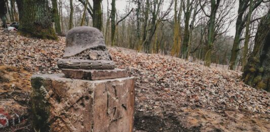 Szczecin. Grupa pasjonatów przywróciła zniszczony pomnik z IWŚ (GALERIA+FILM) Pomnik upamiętniający poległych w I wojnie światowej mieszkańców Żydowiec