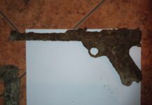 Wielkopolska. Dzieci budując „bazę” znalazły pistolet z IIWŚ pistolet parabellum luger