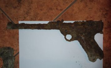 Wielkopolska. Dzieci budując „bazę” znalazły pistolet z IIWŚ pistolet parabellum luger