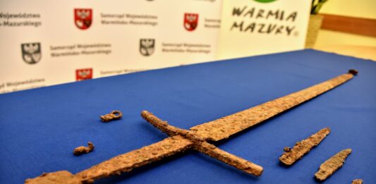 „Grunwaldzki nagi miecz” odkryty pod Olsztynem! (FILM)