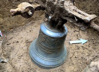 Podkarpacie. Odnaleźli ukryty w 1941 roku dzwon! (FILM)