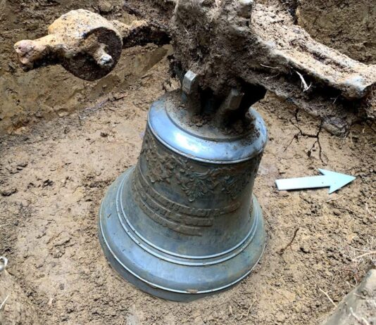 Podkarpacie. Odnaleźli ukryty w 1941 roku dzwon! (FILM)