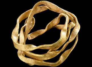Znaleziono najstarszy złoty artefakt w południowo-zachodnich Niemczech Złota spirala która mogła służyć jako ozdoba do włosów