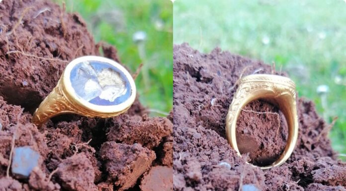 Cenny masywny złoty pierścień odkryty przez poszukiwacza (GALERIA) Złoty sygnet intaglio