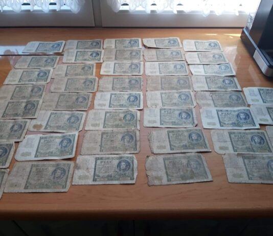 Wykopał w stodole pół miliona złotych! (GALERIA) banknoty z okupacji