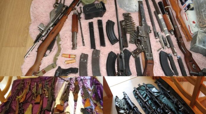 Prawie 100 sztuk broni i kilka tys. amunicji – służby uderzyły w handlarzy! (GALERIA) Broń zabezpieczona handlarzom