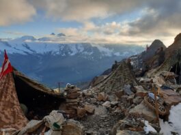 „Project Edelweiss 2021” – wyprawa rekonstruktorów na alpejski szczyt Lagginhorn 4010 m n.p.m. Alpy namioty rekonstruktorow