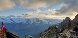 „Project Edelweiss 2021” – wyprawa rekonstruktorów na alpejski szczyt Lagginhorn 4010 m n.p.m. Alpy namioty rekonstruktorow