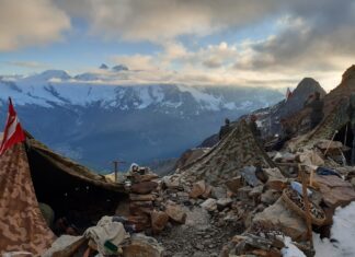 „Project Edelweiss 2021” – wyprawa rekonstruktorów na alpejski szczyt Lagginhorn 4010 m n.p.m. Alpy namioty rekonstruktorow