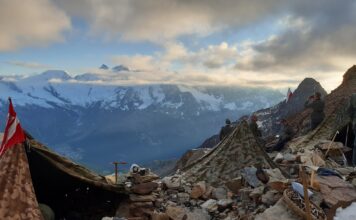 „Project Edelweiss 2021” – wyprawa rekonstruktorów na alpejski szczyt Lagginhorn 4010 m n.p.m. Alpy namioty rekonstruktorow