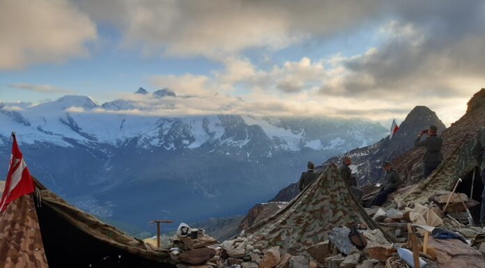 „Project Edelweiss 2021” – wyprawa rekonstruktorów na alpejski szczyt Lagginhorn 4010 m n.p.m. Alpy namioty rekonstruktorow