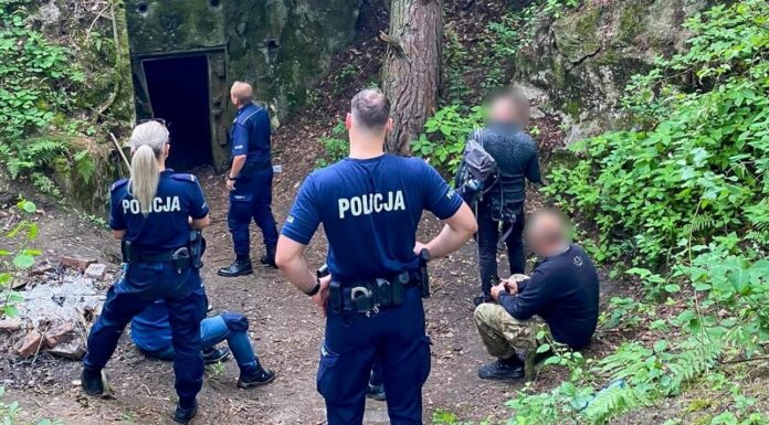 Zgubili się w MRU i wpadli tam do studni… trzech mężczyzn szukała policja MRU Policja