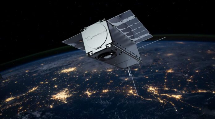 Rakieta LauncherOne wyniosła na orbitę kolejne 2 polskie satelity – w planach jest 1500! Cubesat na orbicie okołoziemskiej