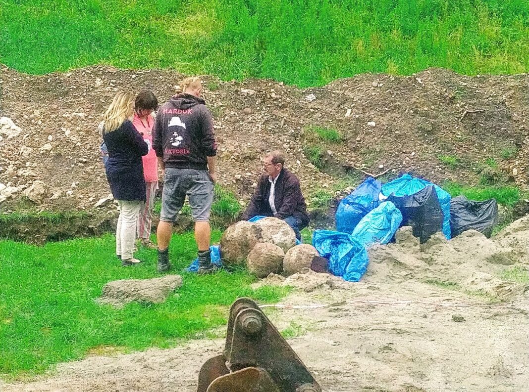 Ogromne kule kamienne odkryte pod Wawelem