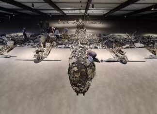 Pasjonaci odkryli wrak samolotu i poskładali go jak puzzle! Wrak samolotu Avro Lancaster