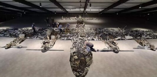 Pasjonaci odkryli wrak samolotu i poskładali go jak puzzle! Wrak samolotu Avro Lancaster