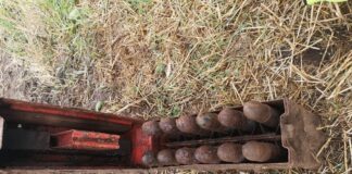 Podkarpacie. Pracując w polu znalazł skrzynkę z 12 pociskami ppanc Amunicja ppanc do Flak43 3,7 cm