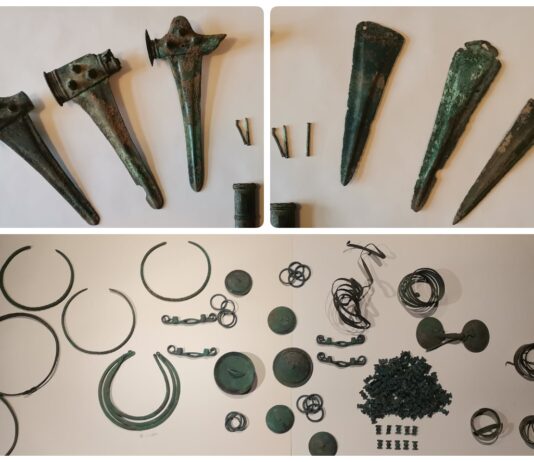 Berła i sztylety oraz ozdoby z brązu – dwa skarby z p.n.e. z woj. lubuskiego! (GALERIA) Dwa skarby z epoki brązu