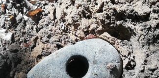 Ma nawet 5 tys. lat – wyjątkowy kamienny topór odkryty na Podkarpaciu! kamienna siekierka neolit