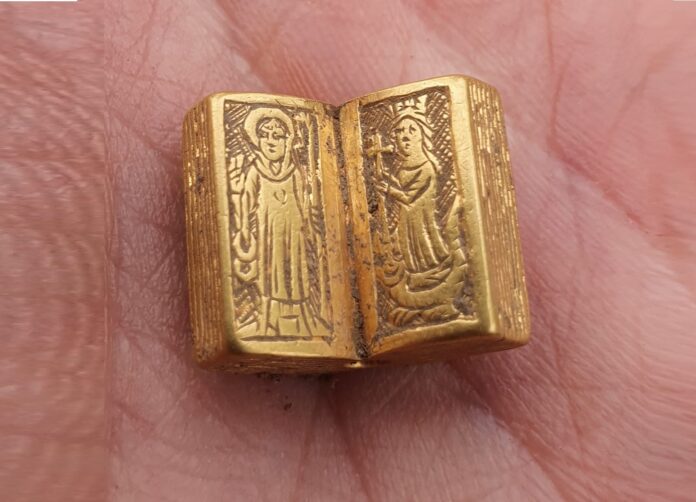miniaturowa złota Biblia