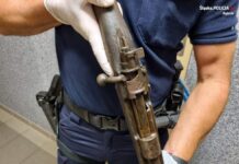 Remontował stary dom – na strychu znalazł karabin! (GALERIA) karabinek Mauser Kar98k