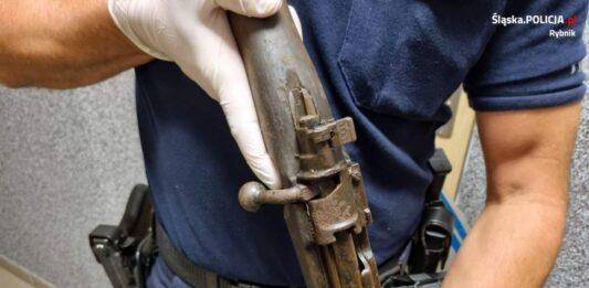 Remontował stary dom – na strychu znalazł karabin! (GALERIA) karabinek Mauser Kar98k