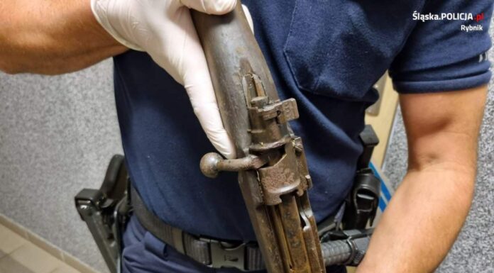 Remontował stary dom – na strychu znalazł karabin! (GALERIA) karabinek Mauser Kar98k