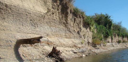 Nawarstwienia geologiczne na brzegu rzeki San
