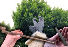 Szukając orła z pomnika odkryli artefakt sprzed kilku tysięcy lat! (GALERIA +FILM) Orzeł z pomnika w Czarkowych i artefakty