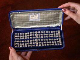 Bransoletki Marii Antoniny sprzedane za ponad 32 mln zł! Bransoletki z brylantami należące do Marii Antoniny