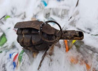 Przemyśl. Ktoś wyrzucił granat do śmieci, został znaleziony w sortowni! granat w sortowni smieci