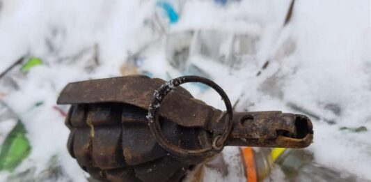 Przemyśl. Ktoś wyrzucił granat do śmieci, został znaleziony w sortowni! granat w sortowni smieci