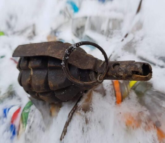 Przemyśl. Ktoś wyrzucił granat do śmieci, został znaleziony w sortowni! granat w sortowni smieci