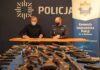 Policjanci z Radomia przekazali 55 sztuk broni do muzeum (GALERIA) Policja przekazuje broń do Podlaskiego Muzeum Techniki Wojskowej i Użytkowej w Bielanach Wąsach