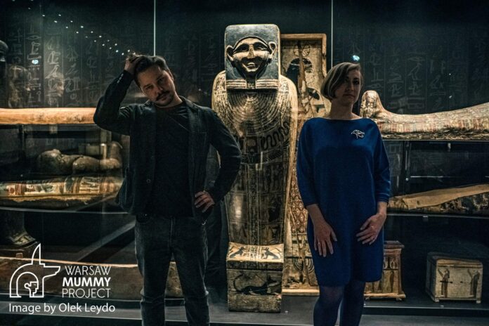 Autorzy artykułu na temat mumii - (L) dr Wojciech Ejsmond, (P) Marzena Ożarek-Szilke fot. Olek Leydo Autorzy artykułu na temat mumii - dr Wojciech Ejsmond, Marzena Ożarek-Szilke