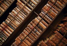 Historyczne rocznice przypadające na rok 2022 Historyczne książki w bibliotece