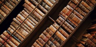 Historyczne rocznice przypadające na rok 2022 Historyczne książki w bibliotece