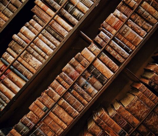 Historyczne rocznice przypadające na rok 2022 Historyczne książki w bibliotece