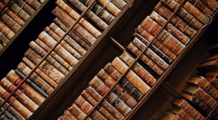 Historyczne rocznice przypadające na rok 2022 Historyczne książki w bibliotece