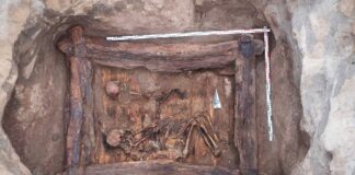 Lusterko z brązu, złoty pektorał i inne artefakty odkryte w syberyjskiej Dolinie Królów (GALERIA)