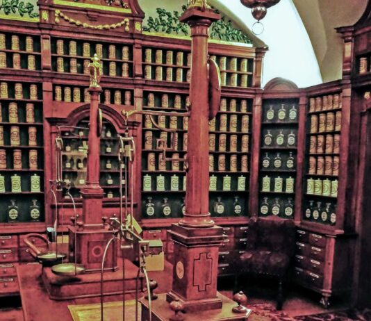 Staropolskie leki odtwarzane są przez historyków i farmaceutów z Wrocławia zabytkowa apteka