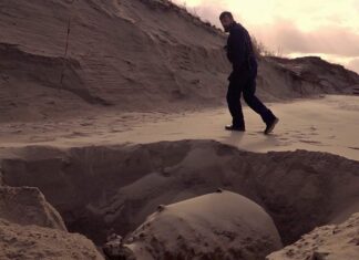 900 kg mina morska od II wojny leżała na publicznej plaży – odkrył ją sztorm! (WIDEO) mina morska na plaży