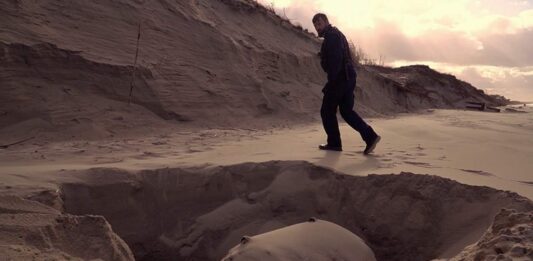 900 kg mina morska od II wojny leżała na publicznej plaży – odkrył ją sztorm! (WIDEO) mina morska na plaży