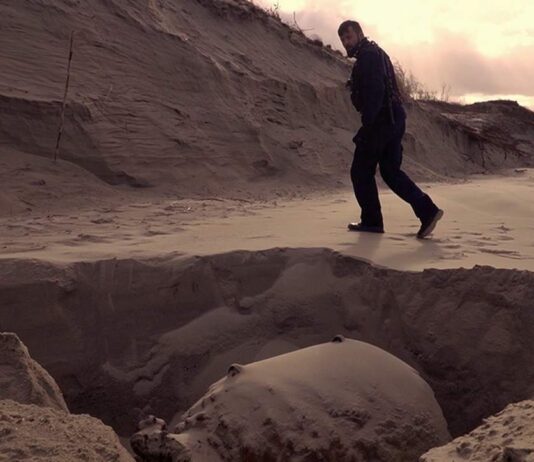 900 kg mina morska od II wojny leżała na publicznej plaży – odkrył ją sztorm! (WIDEO) mina morska na plaży