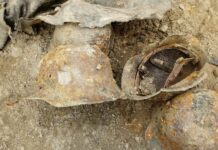 8 niemieckich hełmów z IIWŚ znalezione w Łodzi Niemieckie hełmy znalezione w Łodzi