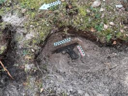 Legendarny polski pistolet VIS znaleziony przez pasjonatów na Helu! (GALERIA +FILM) Polski pistolet VIS wz. 35