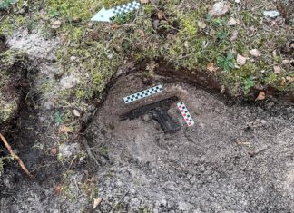 Legendarny polski pistolet VIS znaleziony przez pasjonatów na Helu! (GALERIA +FILM) Polski pistolet VIS wz. 35